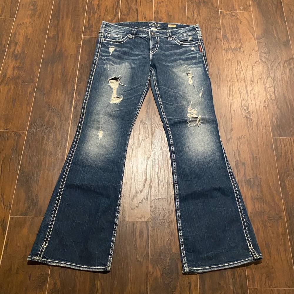 Silver Women’s distressed jeans. Size 32x33.